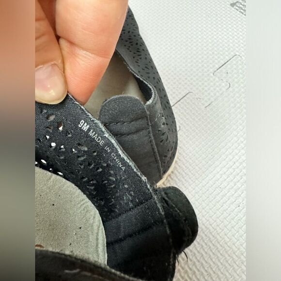 JSport Ladies' Laser Cut Floral Pattern Slip On Shoes BLACK SIZE‎ 9M - Picture 7 of 11